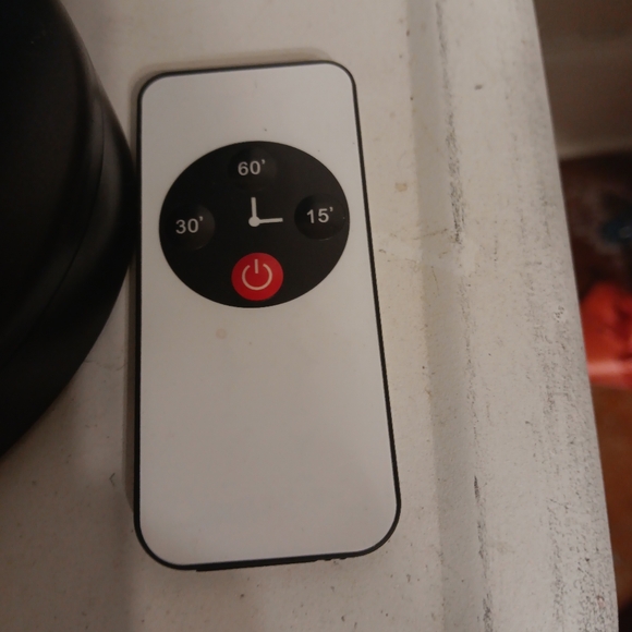 UVLIZER UVC DISENFECTUON LIGHT WITH REMOTE CONTROL. NEW IN BOX. - Picture 2 of 5